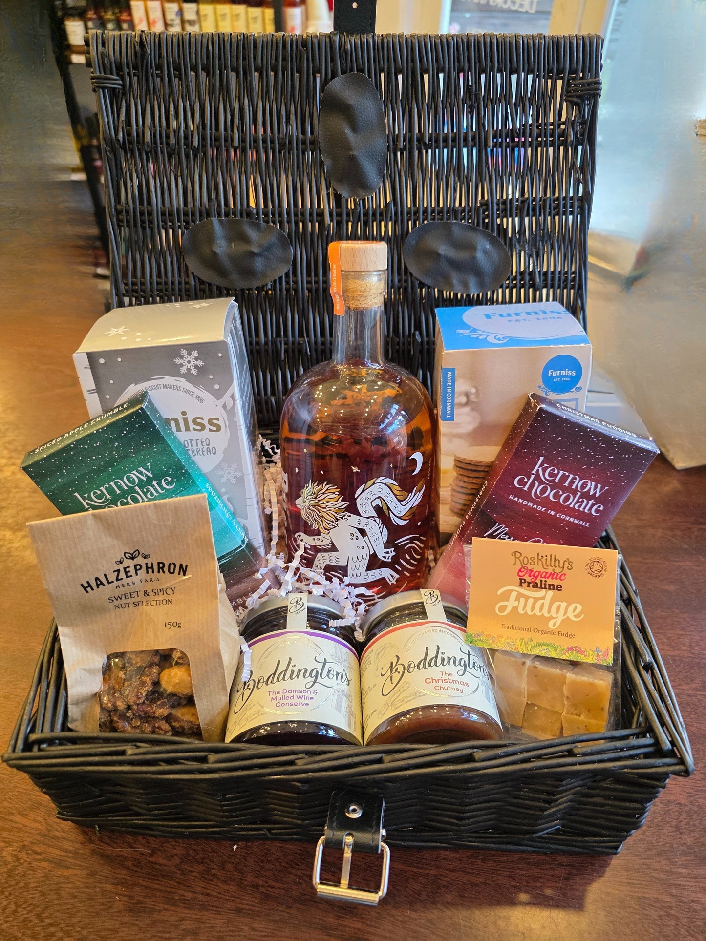 Cornish Rum Indulgence Hamper 🍫🥃