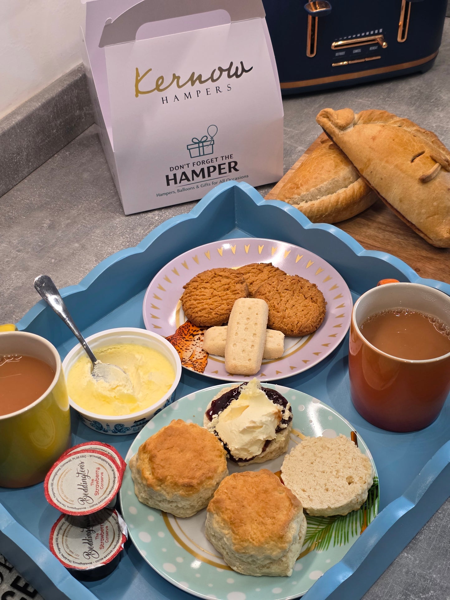 Cream Tea and Cornish Pasty hamper
