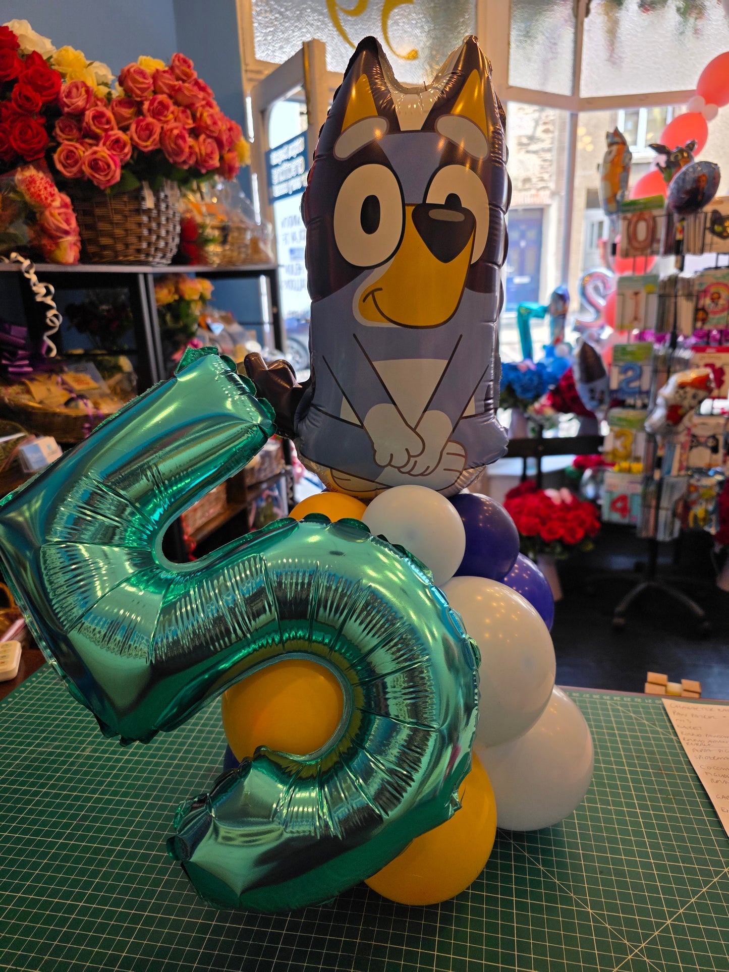 Mini Character Balloon Display – Perfect for Little Smiles!