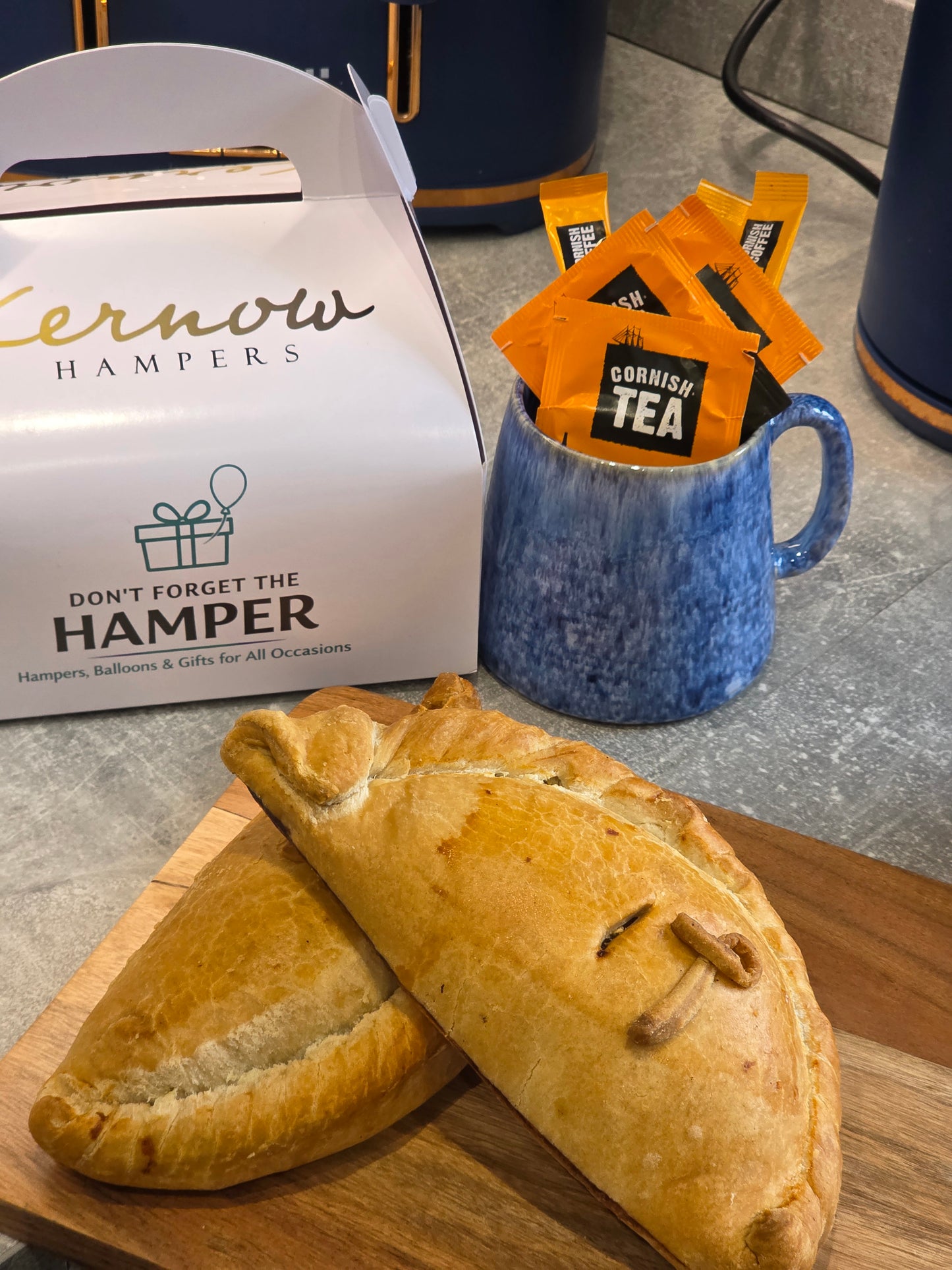 Cream Tea and Cornish Pasty hamper